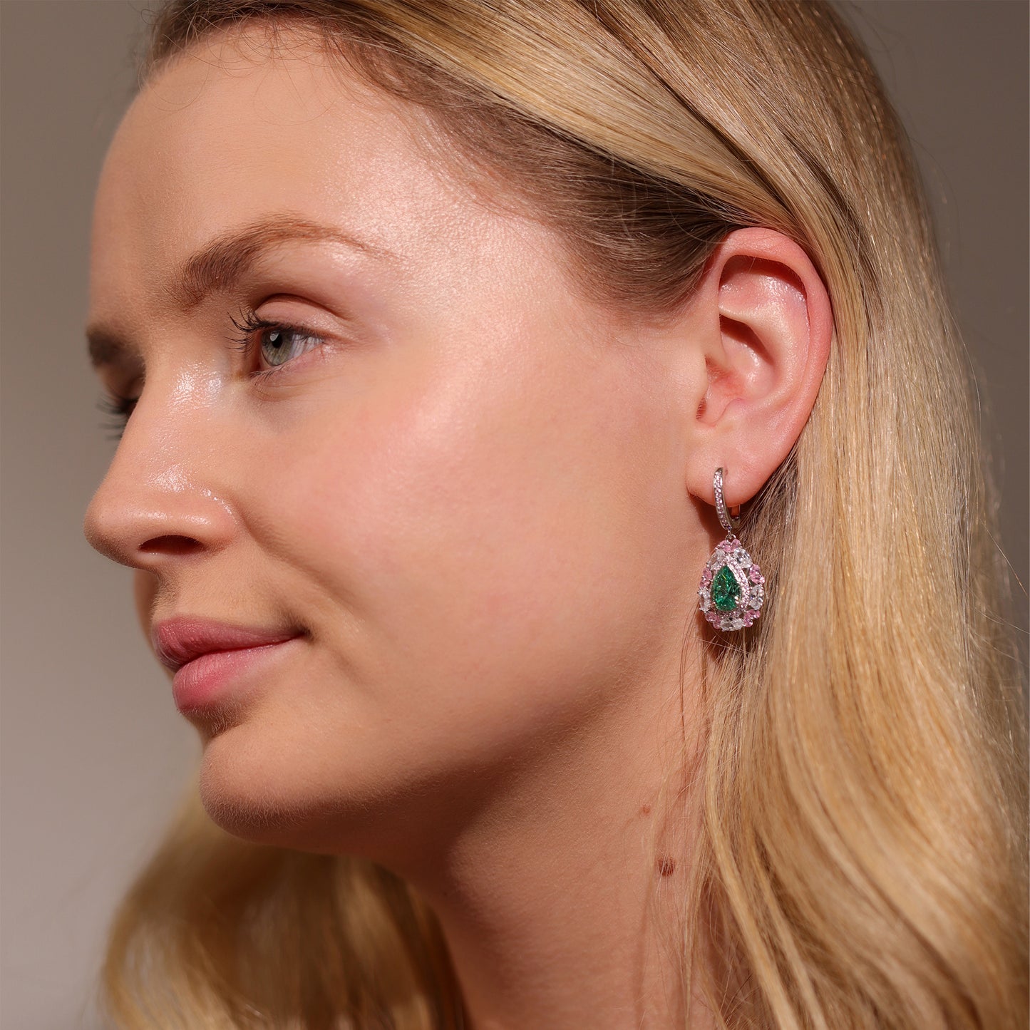 Premium Collection Emerald Teardrop Elegance