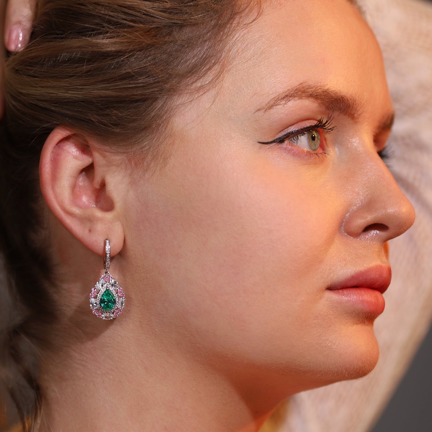 Premium Collection Emerald Teardrop Elegance