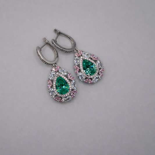 Premium Collection Emerald Teardrop Elegance